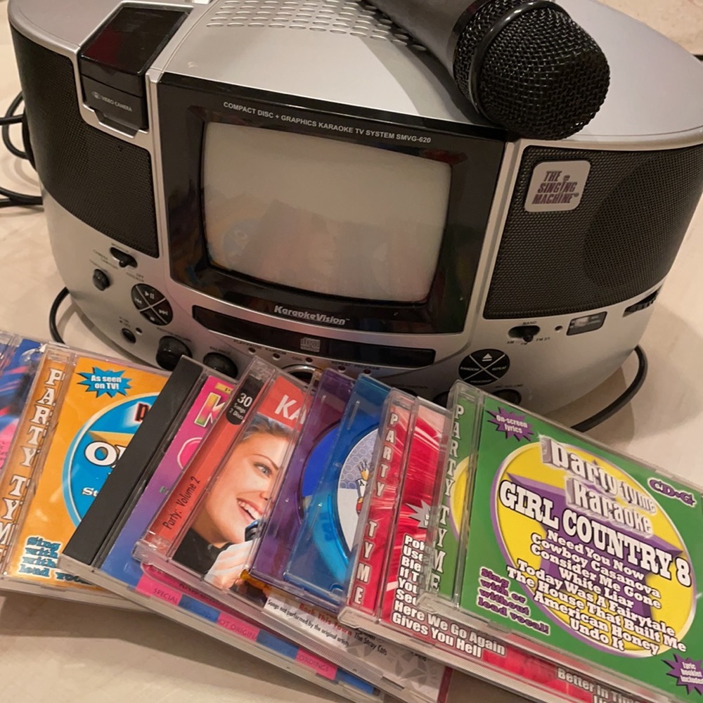 THE SINGING MACHINE Video Camera CD Karaoke TV with 10 CD's